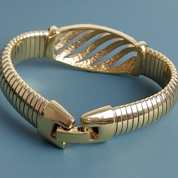 Vtg Gold Tone Flexible Band Women's Bracelet Contemporary with Rhinestones - Picture 3 of 5